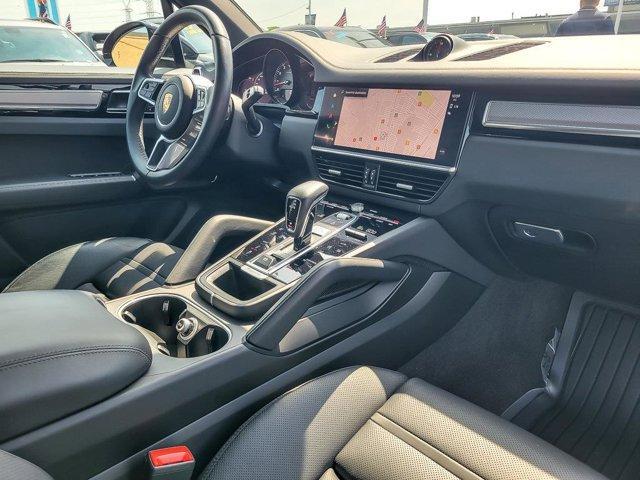 Photo of 2022 Jet Black Metallic Porsche Cayenne