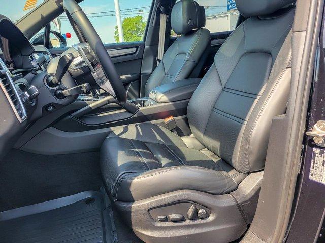 Photo of 2022 Jet Black Metallic Porsche Cayenne