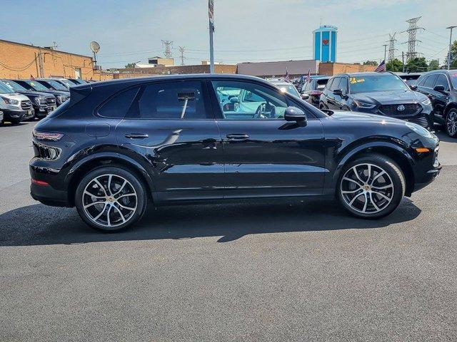 Photo of 2022 Jet Black Metallic Porsche Cayenne