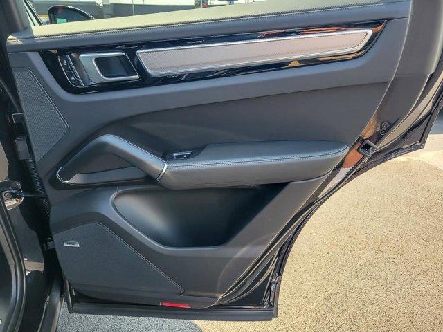 Photo of 2022 Jet Black Metallic Porsche Cayenne