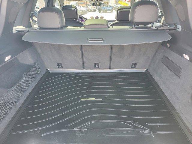 Photo of 2022 Jet Black Metallic Porsche Cayenne