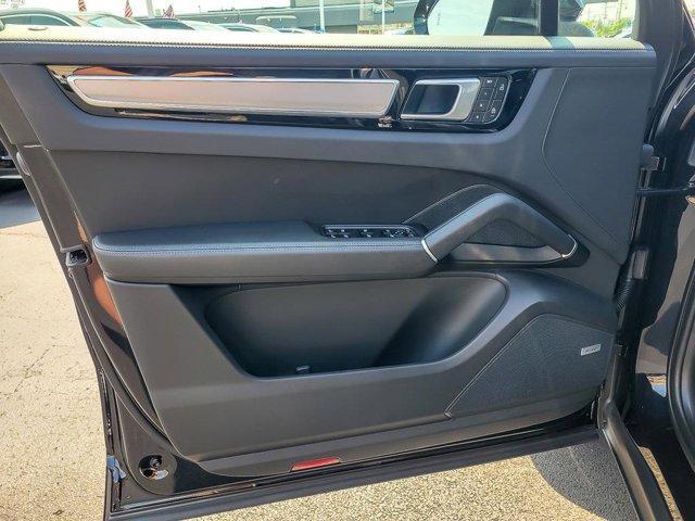 Photo of 2022 Jet Black Metallic Porsche Cayenne