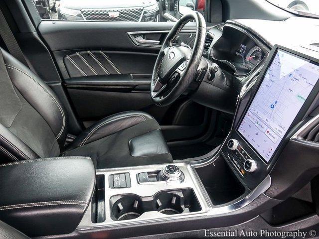 Photo of 2022 Rapid Red Metallic Tinted Clearcoat Ford Edge