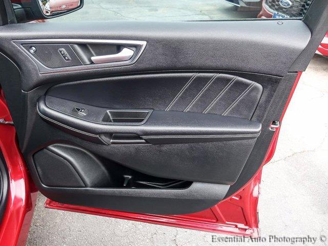 Photo of 2022 Rapid Red Metallic Tinted Clearcoat Ford Edge