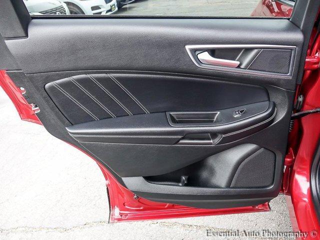 Photo of 2022 Rapid Red Metallic Tinted Clearcoat Ford Edge