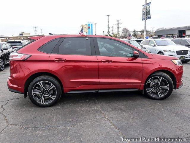 Photo of 2022 Rapid Red Metallic Tinted Clearcoat Ford Edge