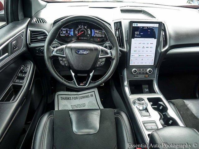 Photo of 2022 Rapid Red Metallic Tinted Clearcoat Ford Edge