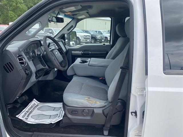 Photo of 2016 Oxford White Ford F-250