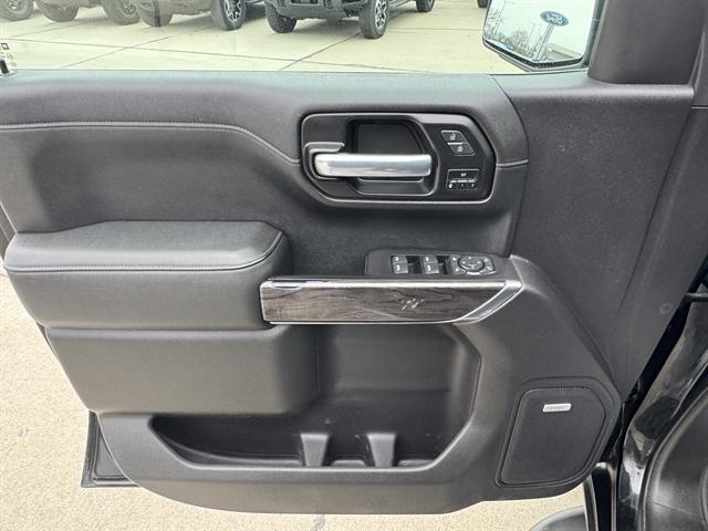 Photo of 2021 Mosaic Black Metallic Chevrolet Silverado 1500