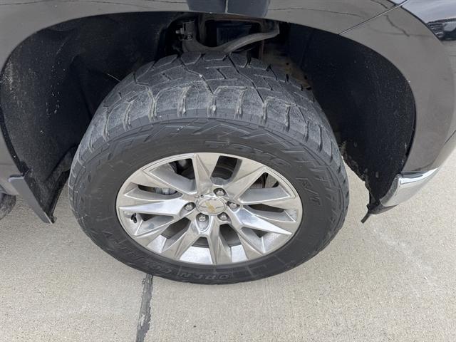 Photo of 2021 Mosaic Black Metallic Chevrolet Silverado 1500