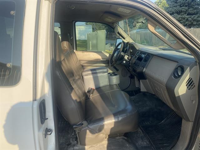 Photo of 2010 White Ford F-250