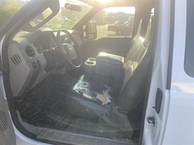 Photo of 2010 White Ford F-250