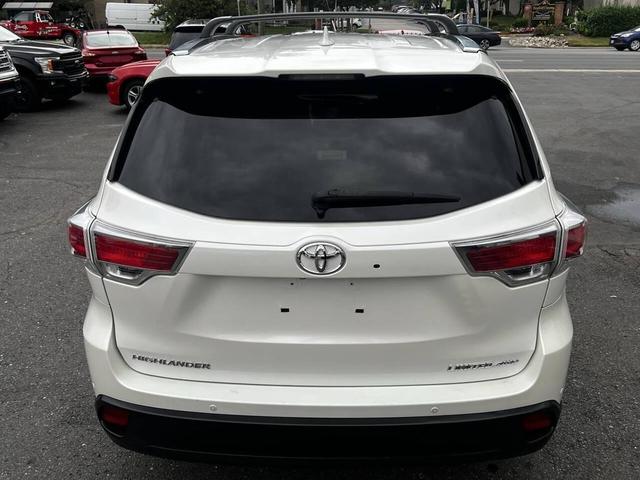 Photo of 2015 Blizzard Pearl Toyota Highlander