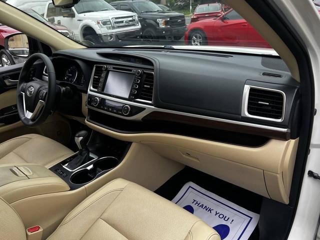 Photo of 2015 Blizzard Pearl Toyota Highlander