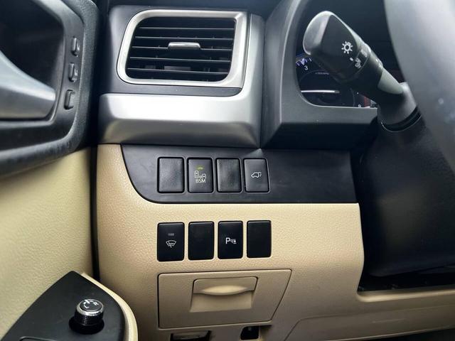 Photo of 2015 Blizzard Pearl Toyota Highlander