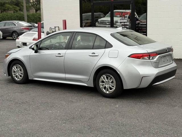 Photo of 2022 Classic Silver Metallic Toyota Corolla Hybrid