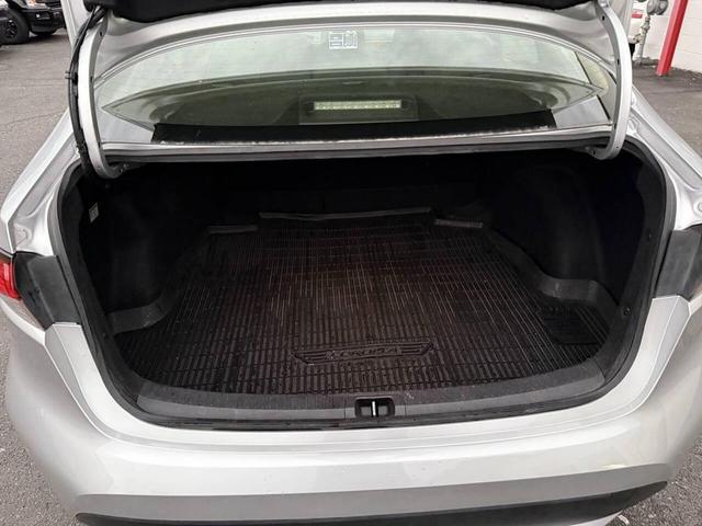 Photo of 2022 Classic Silver Metallic Toyota Corolla Hybrid