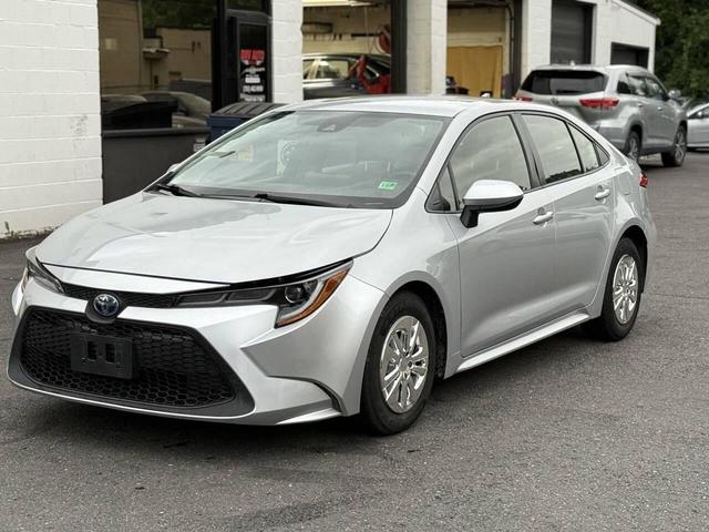Photo of 2022 Classic Silver Metallic Toyota Corolla Hybrid