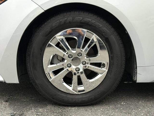 Photo of 2022 Classic Silver Metallic Toyota Corolla Hybrid