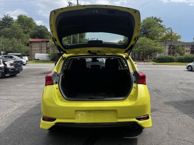 Photo of 2017 Spring Green Toyota Corolla iM