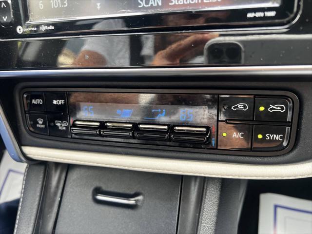 Photo of 2017 Spring Green Toyota Corolla iM