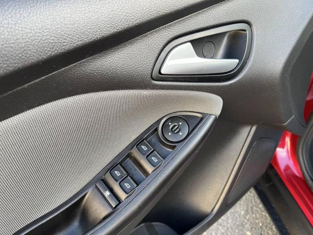 Photo of 2012 Red Ford Focus