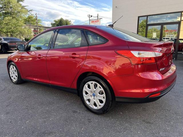 Photo of 2012 Red Ford Focus