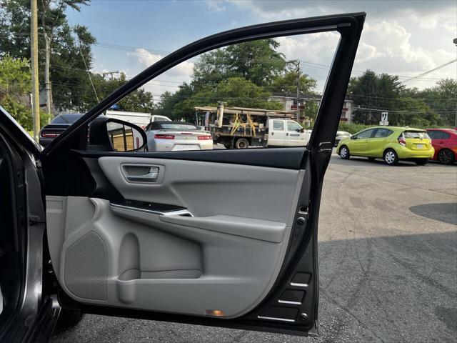 Photo of 2017 Gray Toyota Camry