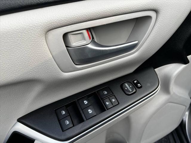 Photo of 2017 Gray Toyota Camry