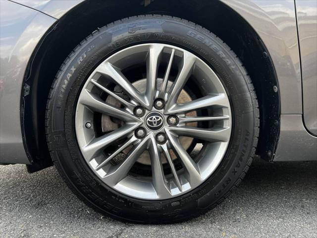 Photo of 2017 Gray Toyota Camry