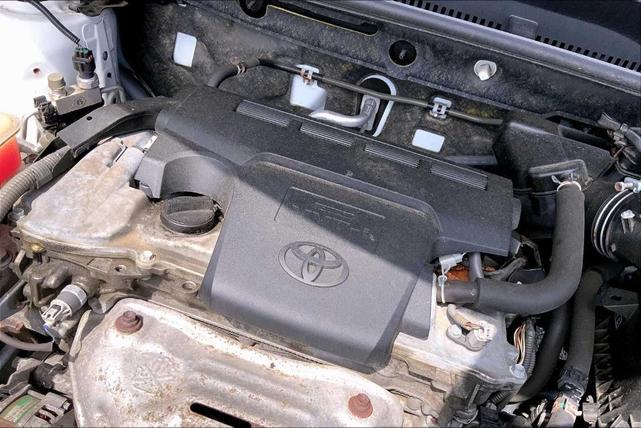 Photo of 2014 Super White Toyota RAV4