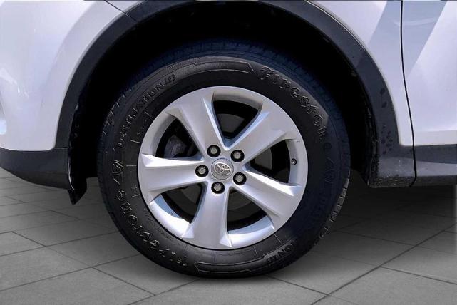 Photo of 2014 Super White Toyota RAV4