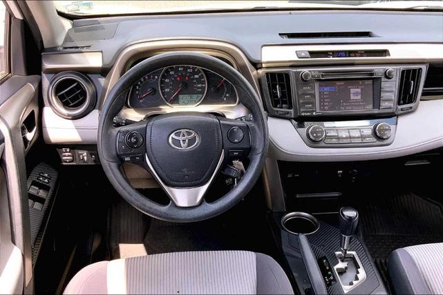 Photo of 2014 Super White Toyota RAV4