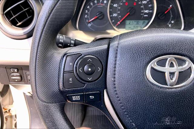 Photo of 2014 Super White Toyota RAV4