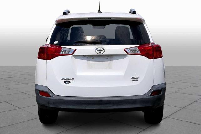 Photo of 2014 Super White Toyota RAV4