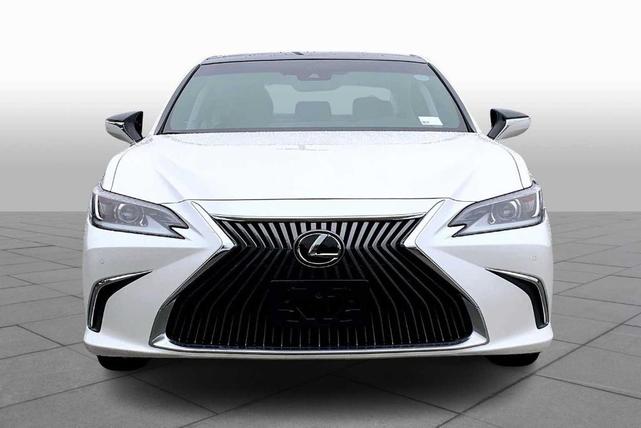 Photo of 2019 Eminent White Pearl Lexus ES 350