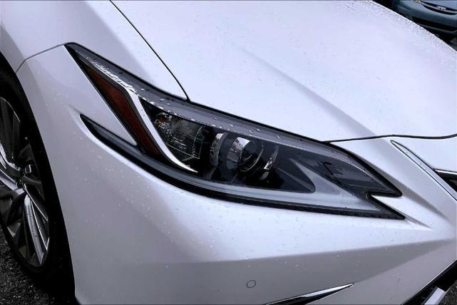 Photo of 2019 Eminent White Pearl Lexus ES 350