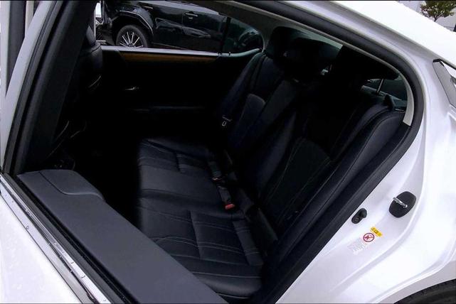 Photo of 2019 Eminent White Pearl Lexus ES 350