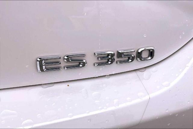 Photo of 2019 Eminent White Pearl Lexus ES 350