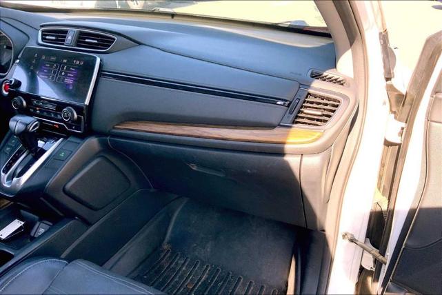 Photo of 2017 White Diamond Pearl Honda CR-V