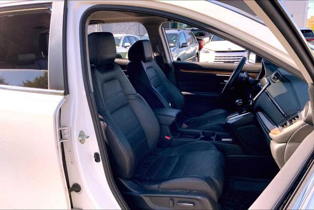 Photo of 2017 White Diamond Pearl Honda CR-V