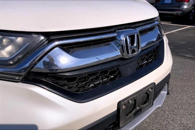 Photo of 2017 White Diamond Pearl Honda CR-V