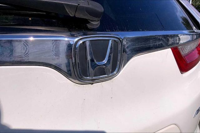Photo of 2017 White Diamond Pearl Honda CR-V