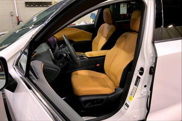 Photo of 2025 Eminent White Pearl Lexus RX 350