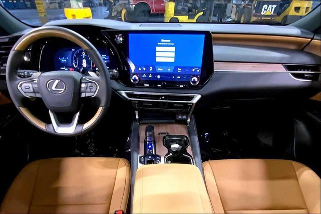 Photo of 2025 Eminent White Pearl Lexus RX 350