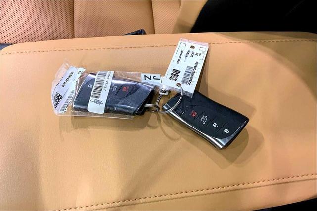 Photo of 2025 Eminent White Pearl Lexus RX 350