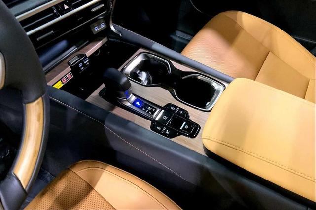 Photo of 2025 Eminent White Pearl Lexus RX 350