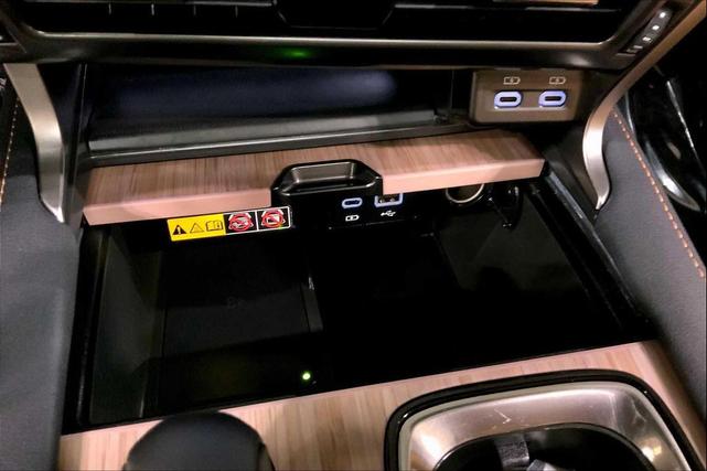 Photo of 2025 Eminent White Pearl Lexus RX 350