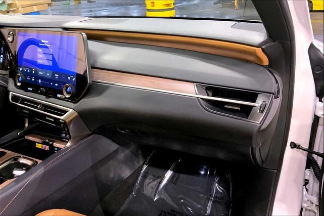 Photo of 2025 Eminent White Pearl Lexus RX 350