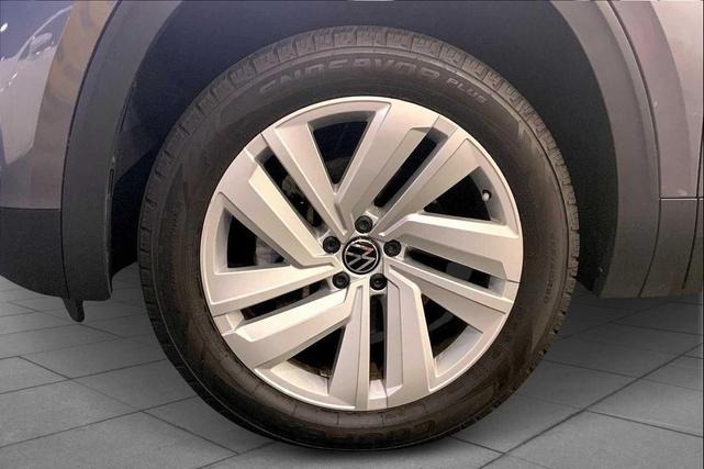 Photo of 2021 Platinum Gray Metallic Volkswagen Atlas Cross Sport